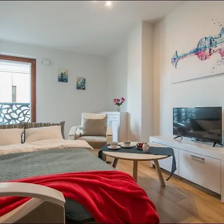 P&o Serviced Solec *