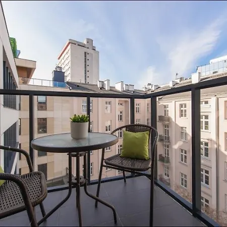 P&o Serviced Solec Apartman Varsó